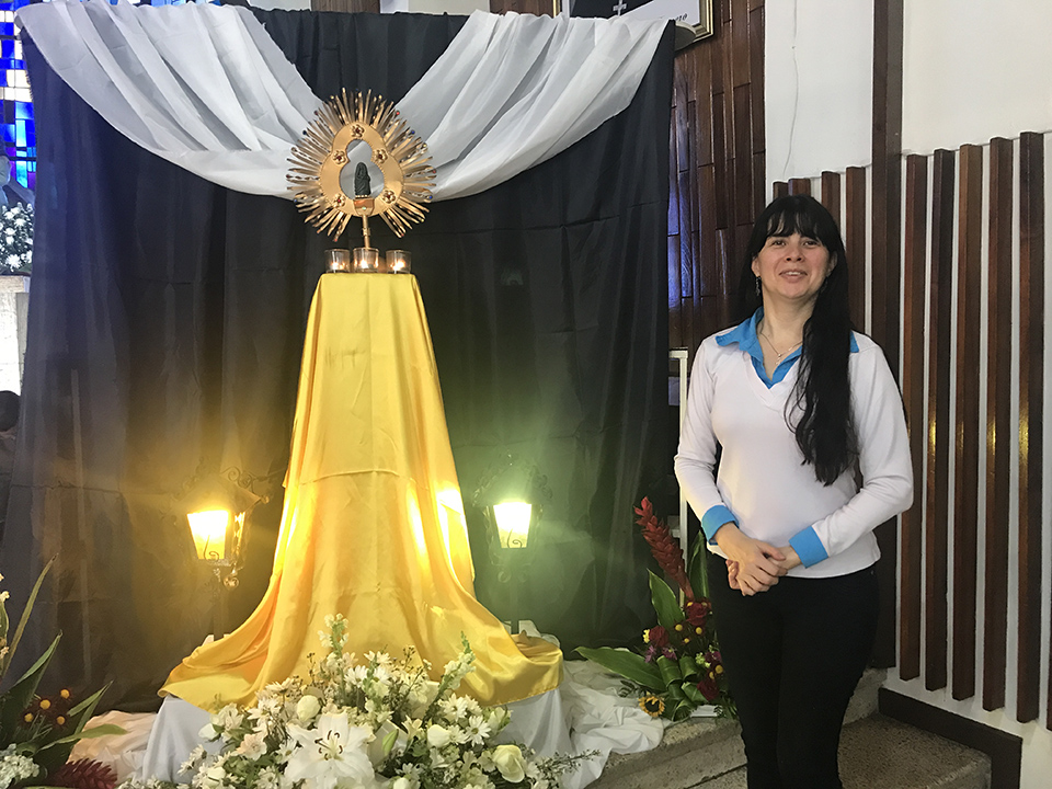 Canto en actividades religiosas Ministerio de Silvia Rodriguez